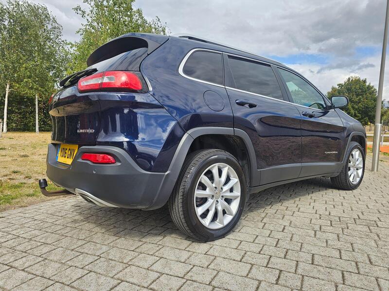 Jeep Cherokee view 5
