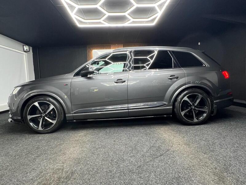 Audi Audi Q7 view 4