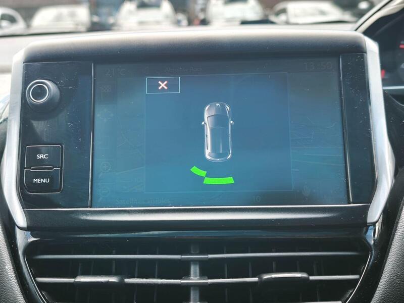 Peugeot 208 view 6