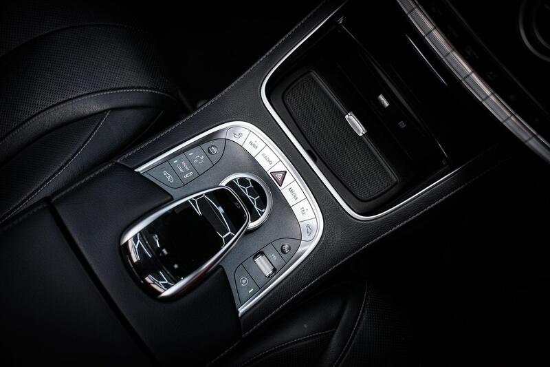 Mercedes-Benz S-Class view 4