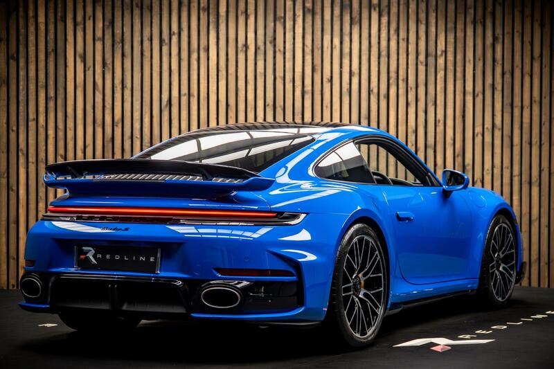 Porsche 911 view 4