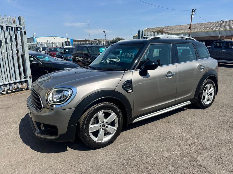 Mini Countryman view 3