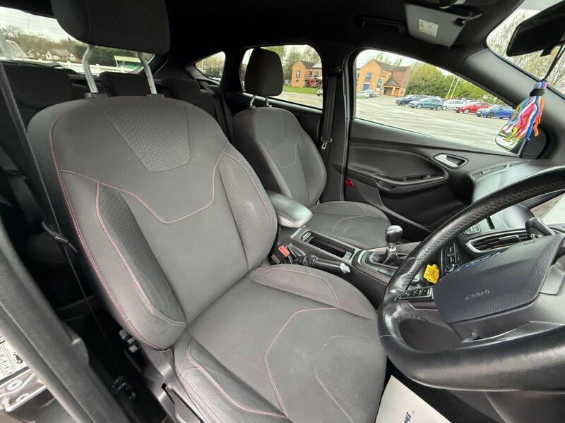 Ford Focus view 3