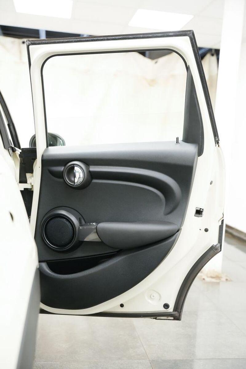 Mini Hatch view 17