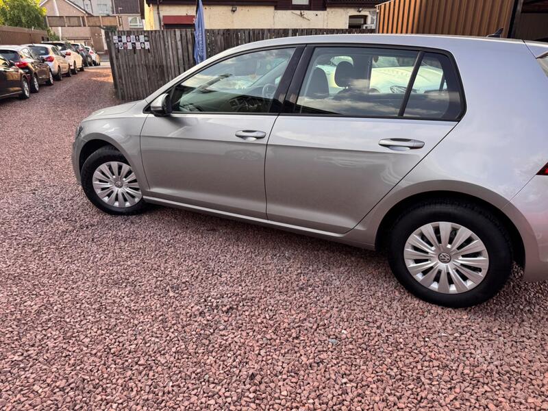 Volkswagen Golf view 4