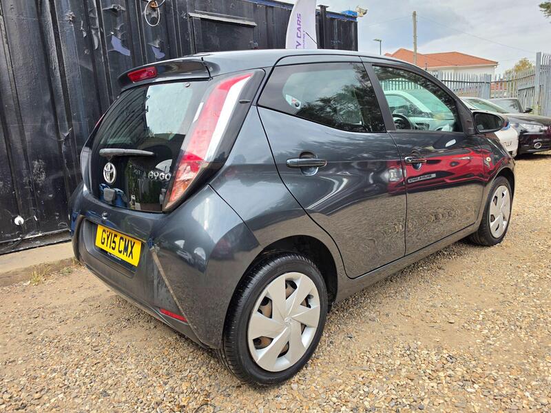 Toyota AYGO 1.0 VVT-i x-play Euro 5 5dr Euro 5 thumbnail 12