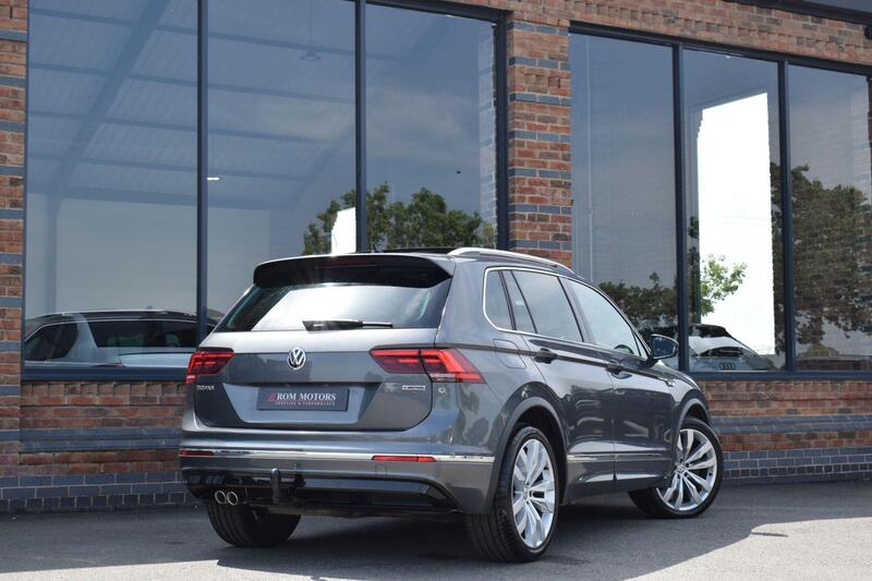 Volkswagen Tiguan view 2