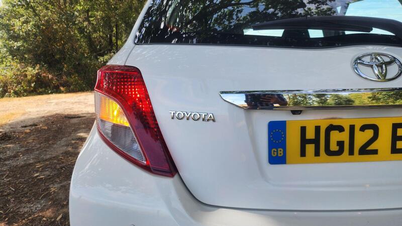 2012 Toyota Yaris — photo 21