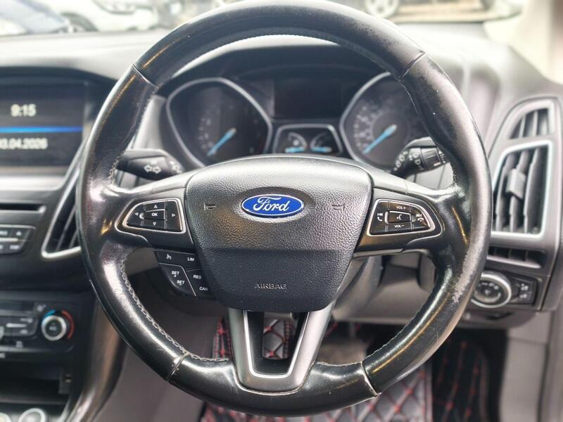 Ford Focus view 3