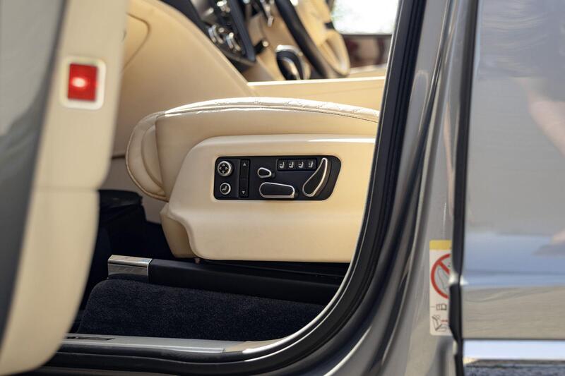 Bentley Bentayga view 3