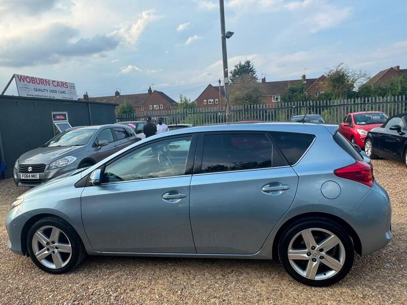 Toyota Auris view 5