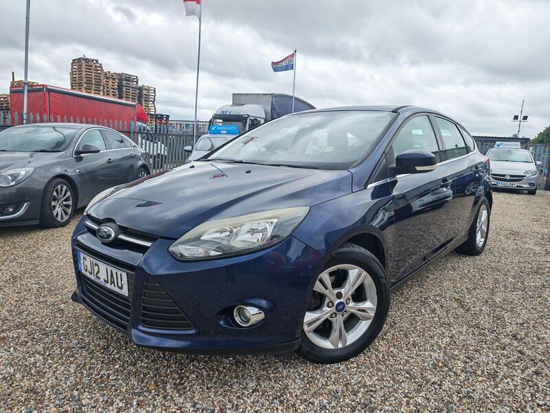 Ford Focus view 3