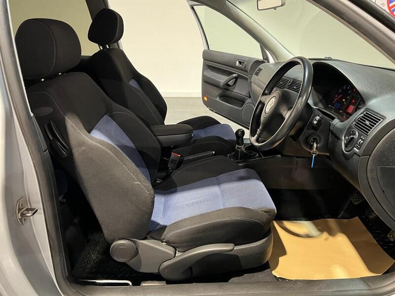 Volkswagen Golf view 5