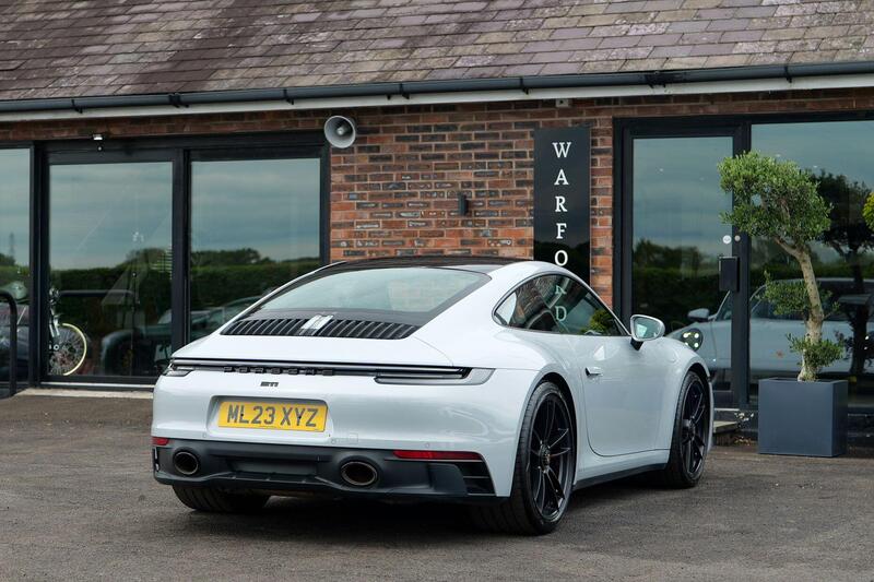 Porsche 911 view 4