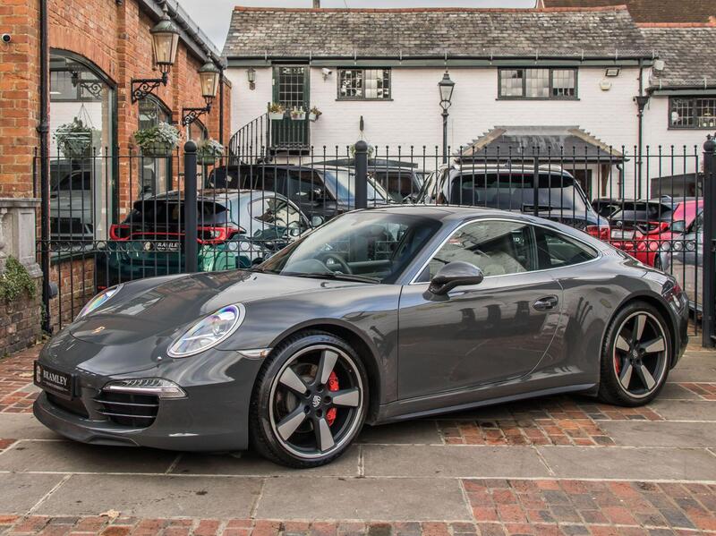 Porsche 911 view 6