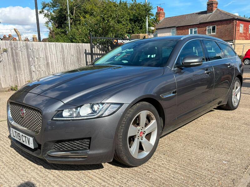 Jaguar XF view 3