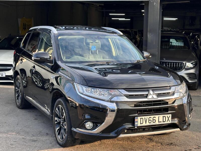 Mitsubishi Outlander view 2