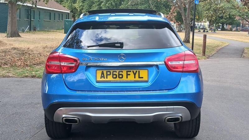 Mercedes-Benz Gla view 4