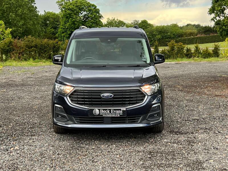 Ford Grand Tourneo Connect view 3