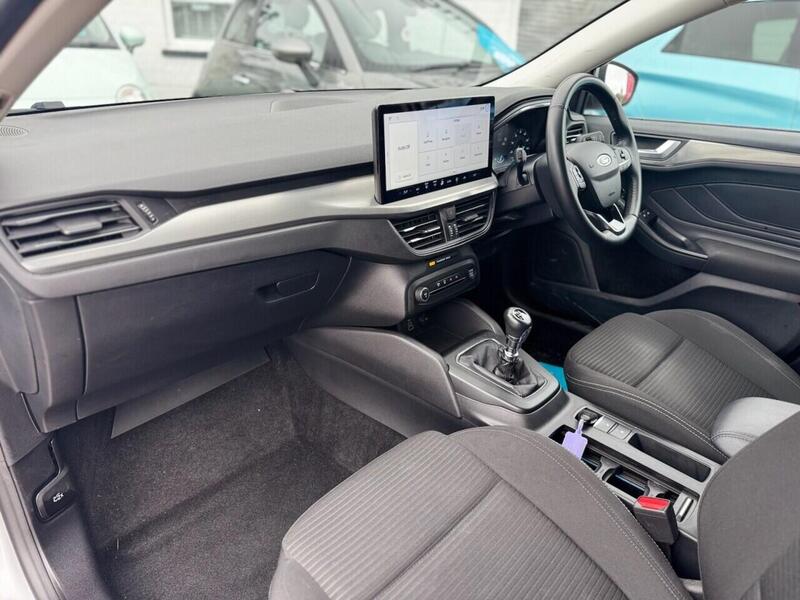 Ford Focus view 3