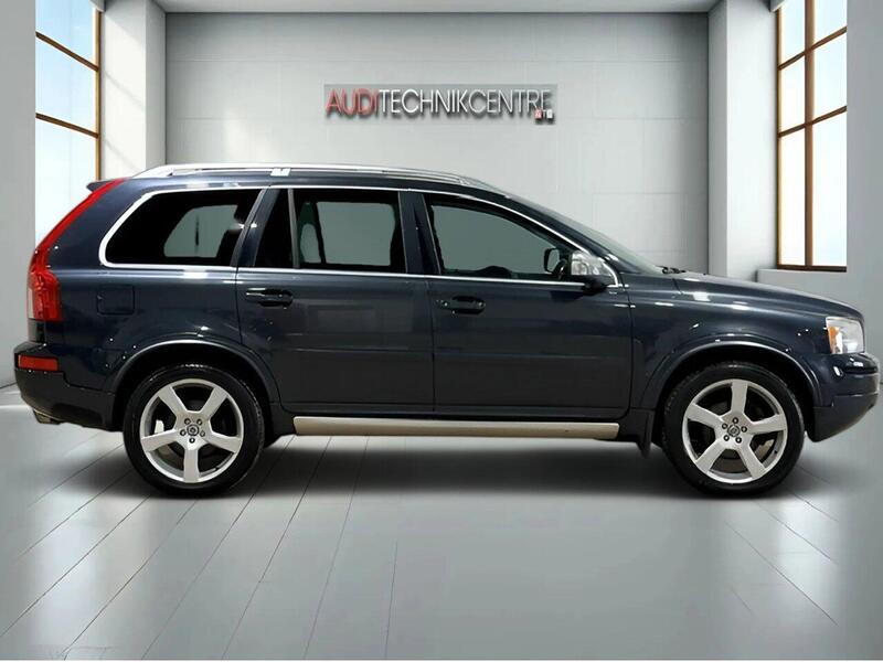 Volvo XC90 view 3