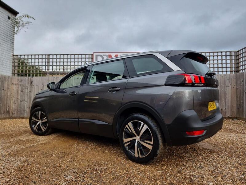 Peugeot 5008 view 4
