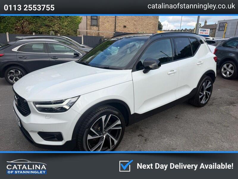 Volvo XC40 view 3