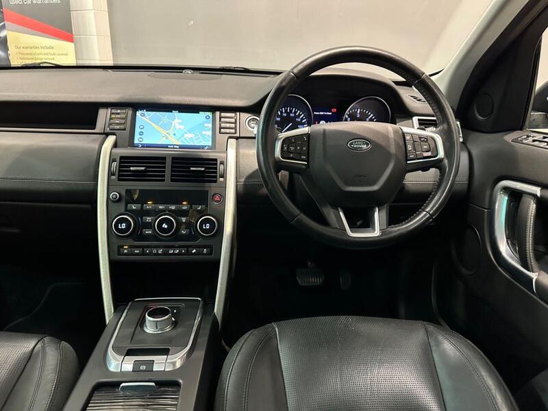 Land Rover Discovery Sport view 4