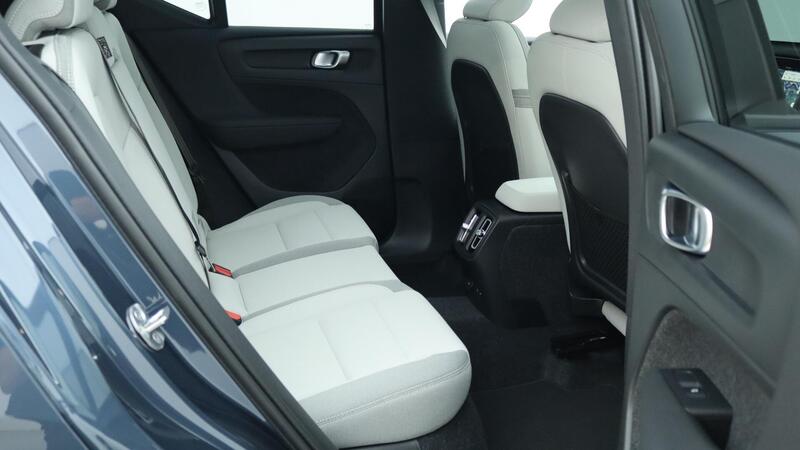 Volvo Ex40 view 6