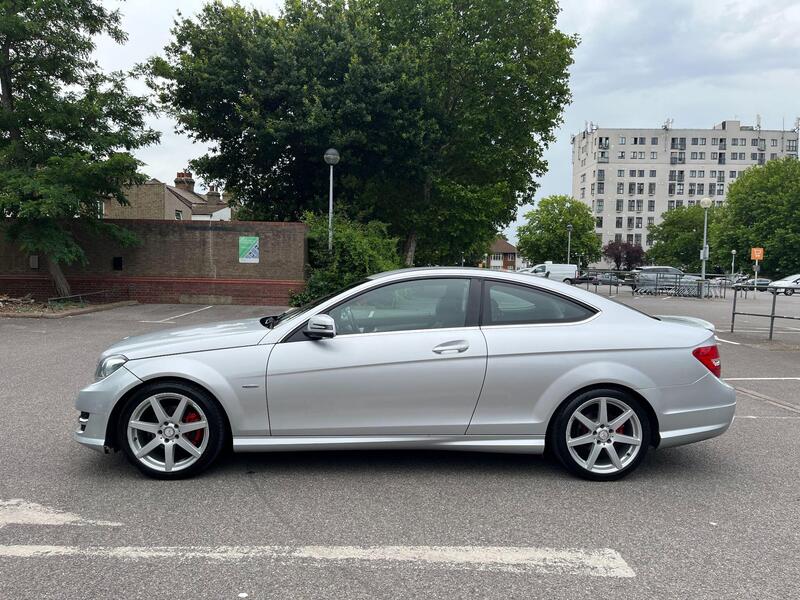 Mercedes-Benz C Class view 4