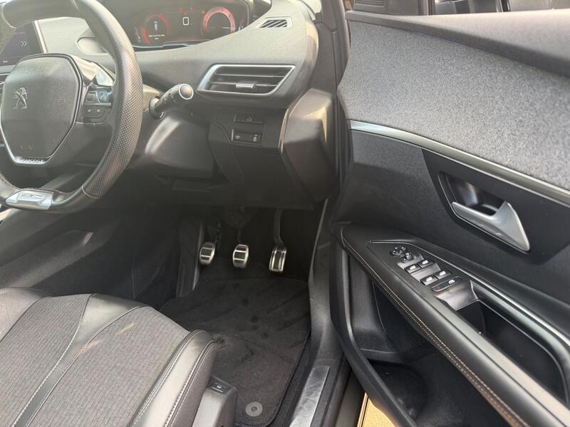 Peugeot 3008 view 6
