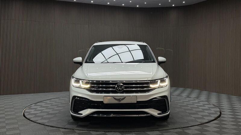 Volkswagen Tiguan view 4