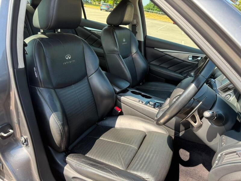 Infiniti Q50 view 3