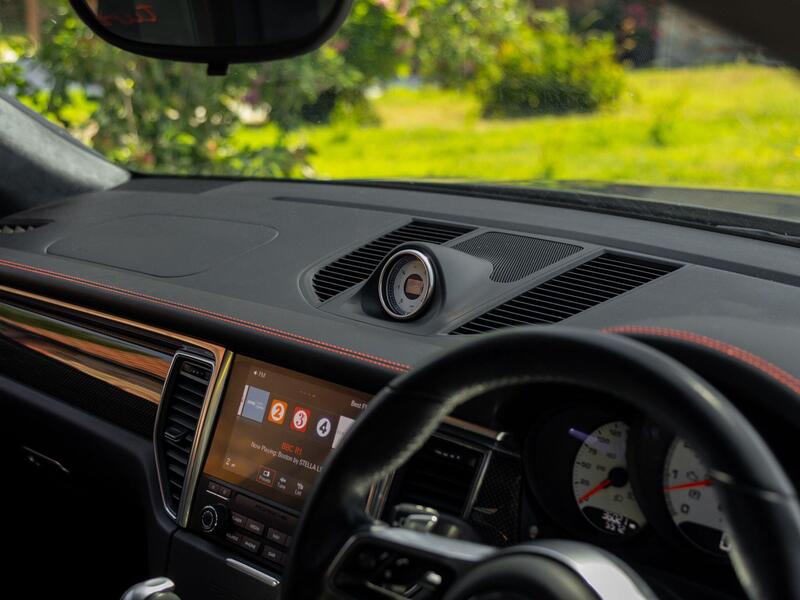 Porsche Macan view 4