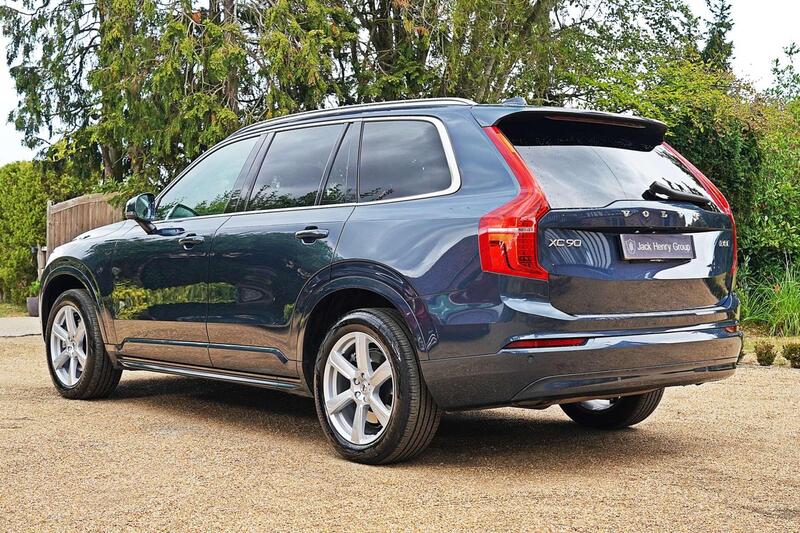 Volvo XC90 view 3