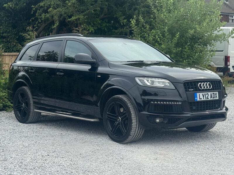 Audi Q7 view 3