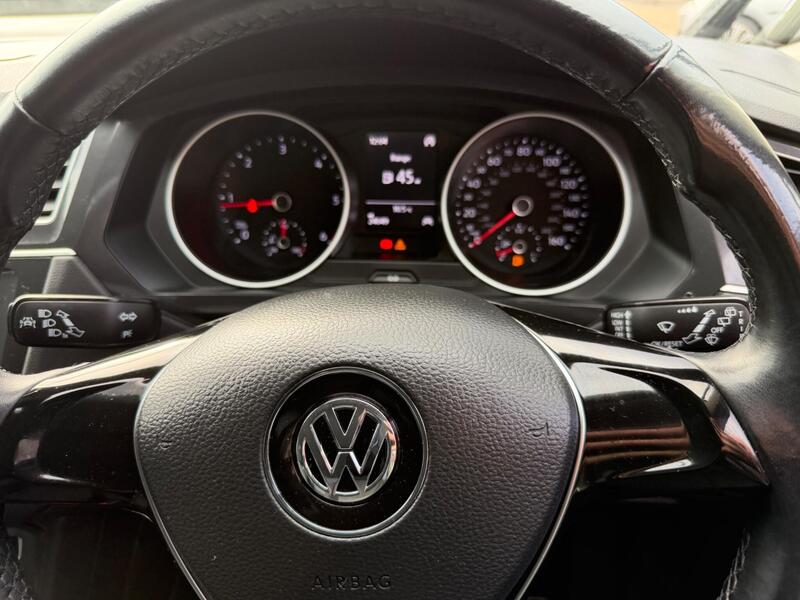 Volkswagen Tiguan view 3