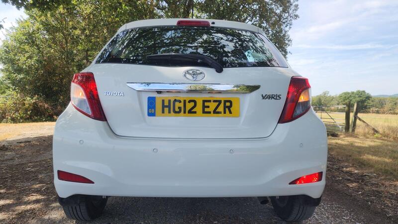 2012 Toyota Yaris — photo 9