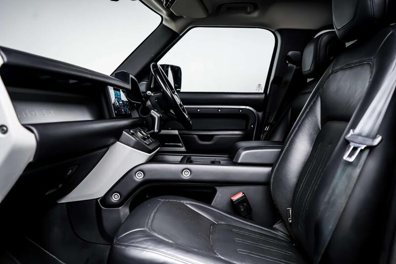Land Rover Defender 110 view 7
