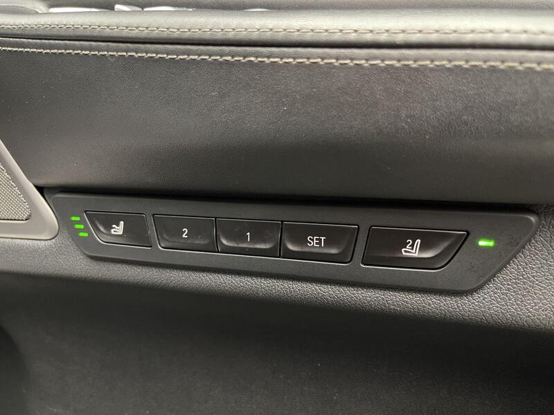 BMW 7 Series view 16