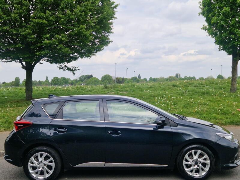 Toyota Auris view 4