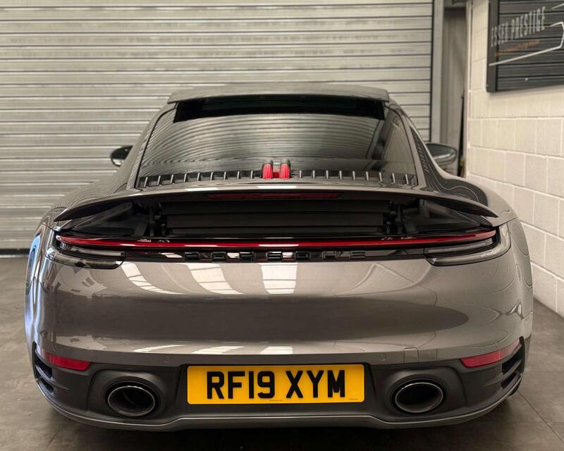Porsche 911 view 7