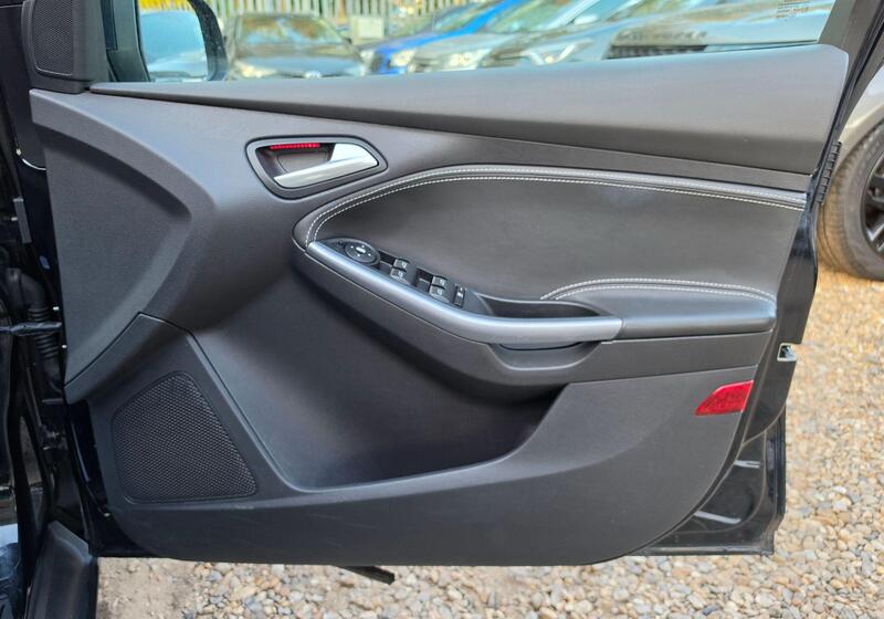 Ford Focus 1.6T EcoBoost Titanium X Euro 5 (s/s) 5dr thumbnail 20