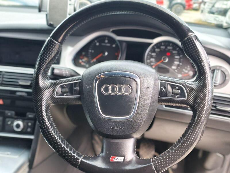 Audi A6 Avant view 3