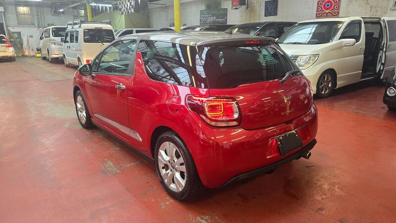 Citroen DS3 view 3