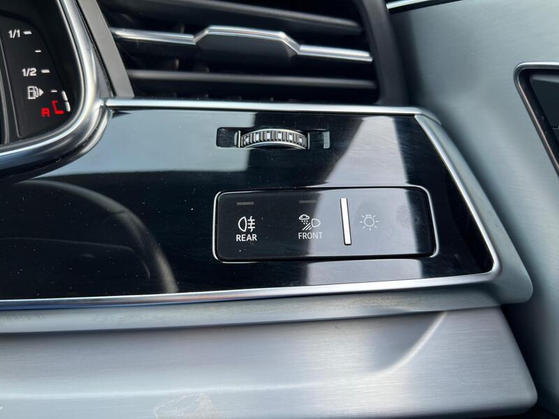Audi Q8 view 67