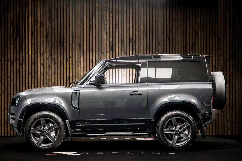 Land Rover Defender 90 view 7