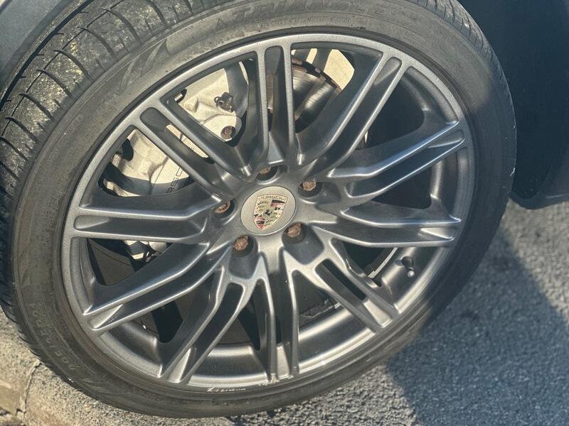 Porsche Cayenne view 19