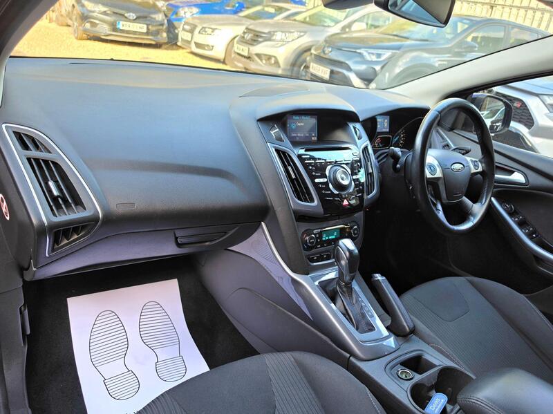 Ford Focus 1.6 Titanium Navigator Powershift Euro 5 5dr thumbnail 28