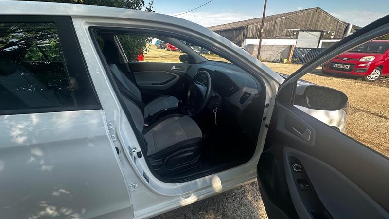 2015 Hyundai i20 — photo 10